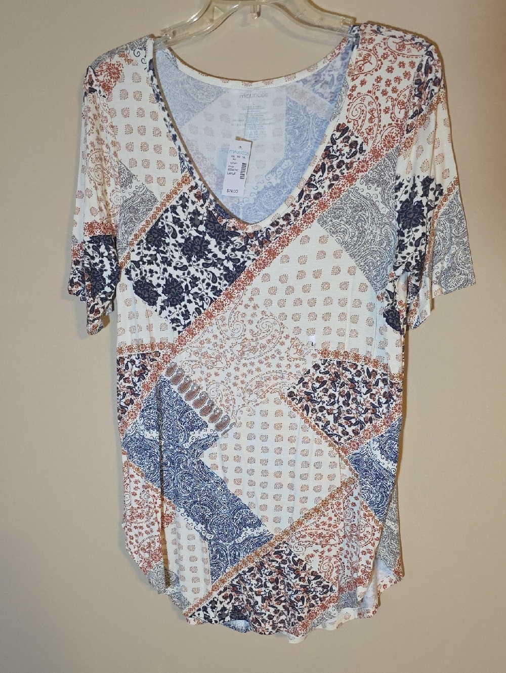 Womens NWT Maurices Vneck Short Sleeved Shirt Beige Paisley Design Size L